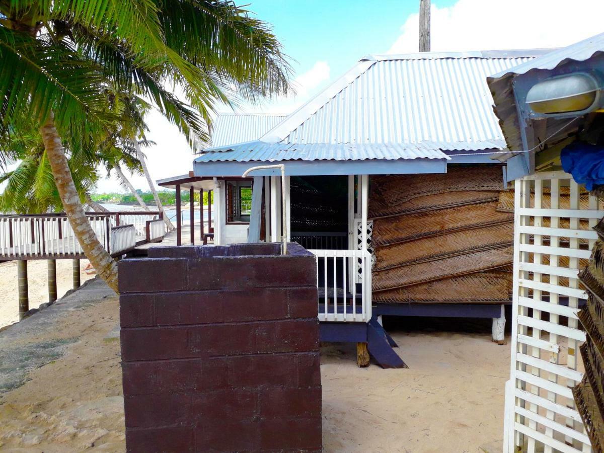 Отель Vacation Beach Fales Manase Экстерьер фото