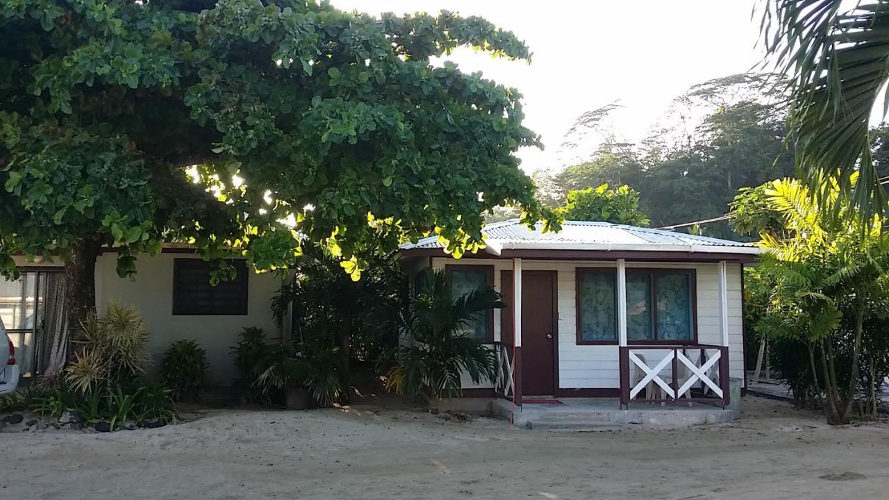 Отель Vacation Beach Fales Manase Экстерьер фото